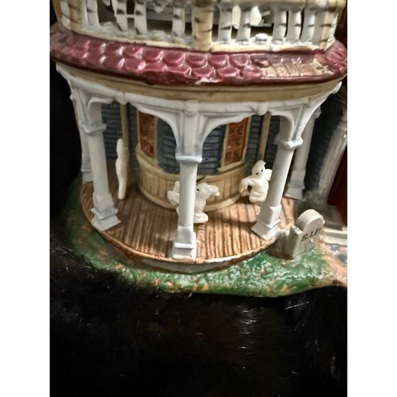 Lemax Spooky Town Black Cauldron Inn 2002 Retired Holloween  Lemax SpookyTown Black Cauldron Inn Halloween village
